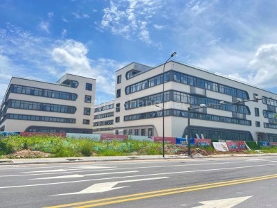 江苏厂房出租六合开发区厂房出售，全新一手厂房，层高8.1 准现房，价可谈。