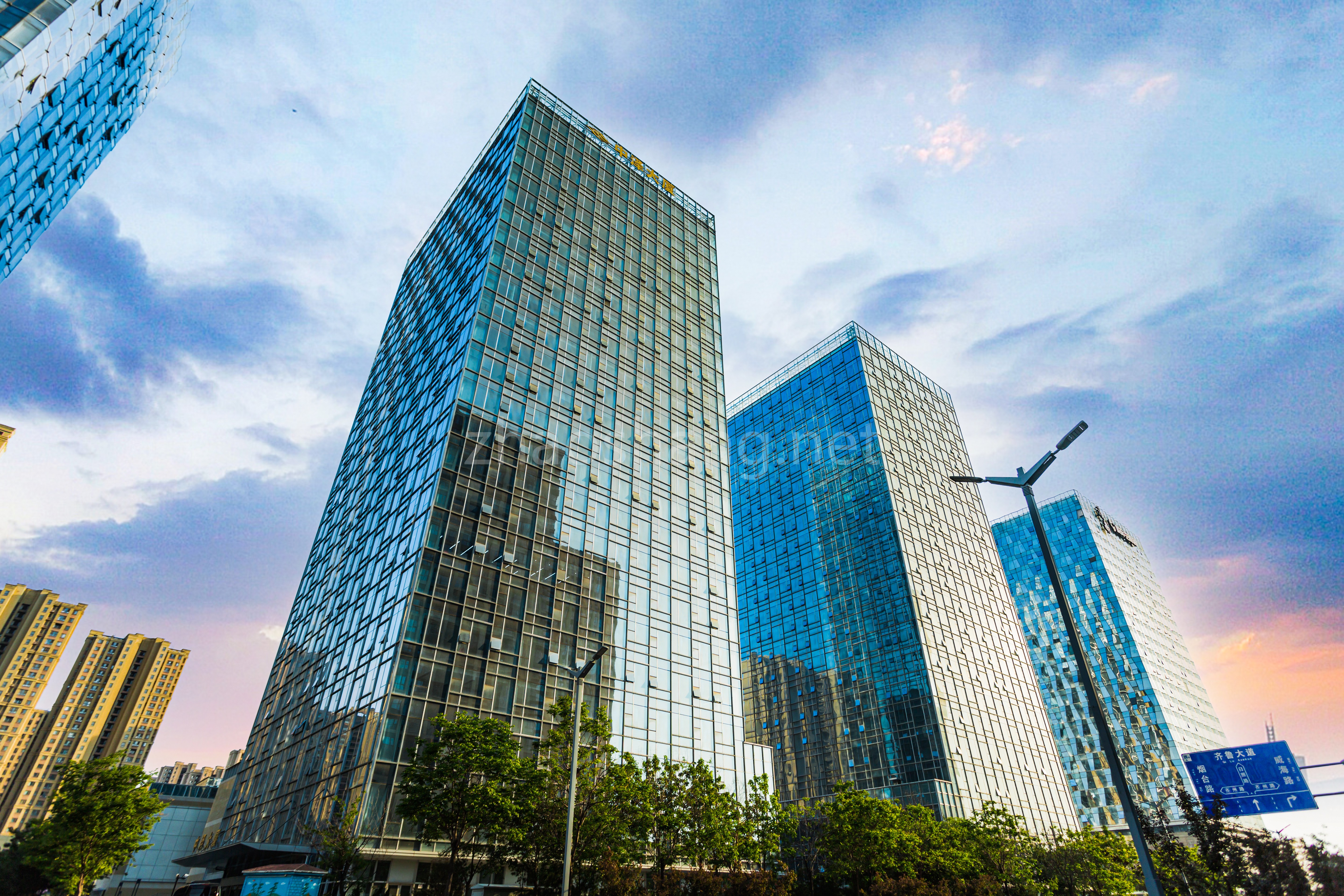 济南西地标建筑超高层绿地齐鲁之门写字楼出售